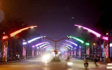 Đại lộ Lê Lợi, TP. Thanh Hóa rực rỡ đèn màu